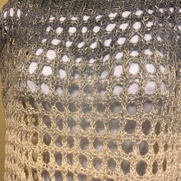 Lovely hand crochet ombré gray/cream cap sleeve top, Size: M - Picture 4 of 5